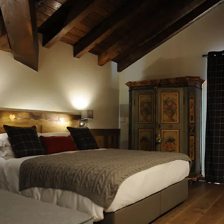 Affittacamere L'abri Des Amis 3*