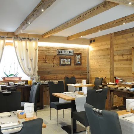 L'abri Des Amis Affittacamere